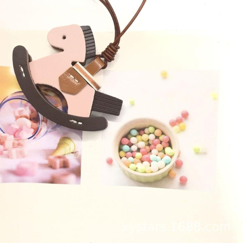 2026 Year Horse Themed Leather Keychain Featuring Wooden Horse Designs Handmade For Creative Gift And Fashion Accessory