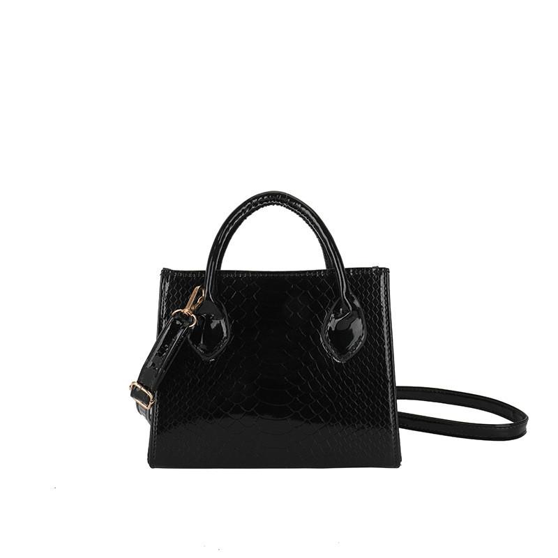 Chic Korean Style Small Handbag For Women Featuring Trendy Zipper Closure And Soft Pu Material