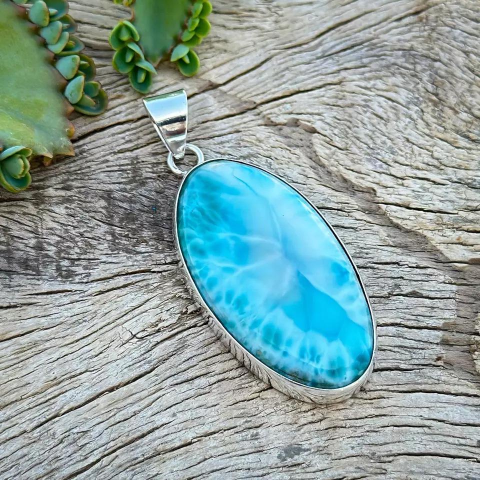 

Подлинный чешский ларимар, необработанный драгоценный камень, стерлинговое серебро 925 пробы, кулон ручной работы, эффектный женский кулон, подарок для нее.