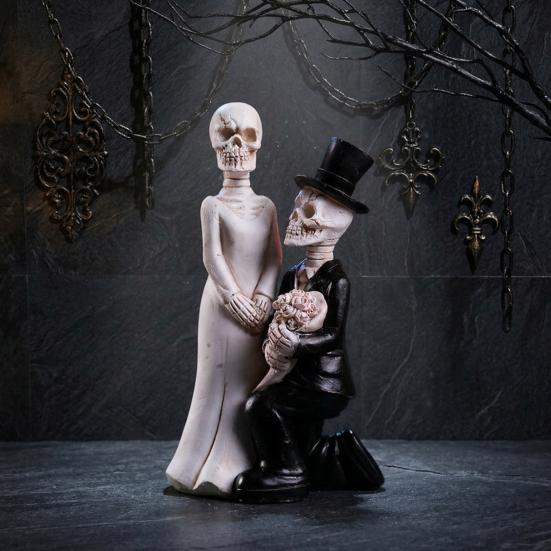 Skeleton Bride And Groom Figurine Gothic Resin Skull Wedding Couple Statue Gothic Desktop Sculpture for Day of The Dead Home Decor