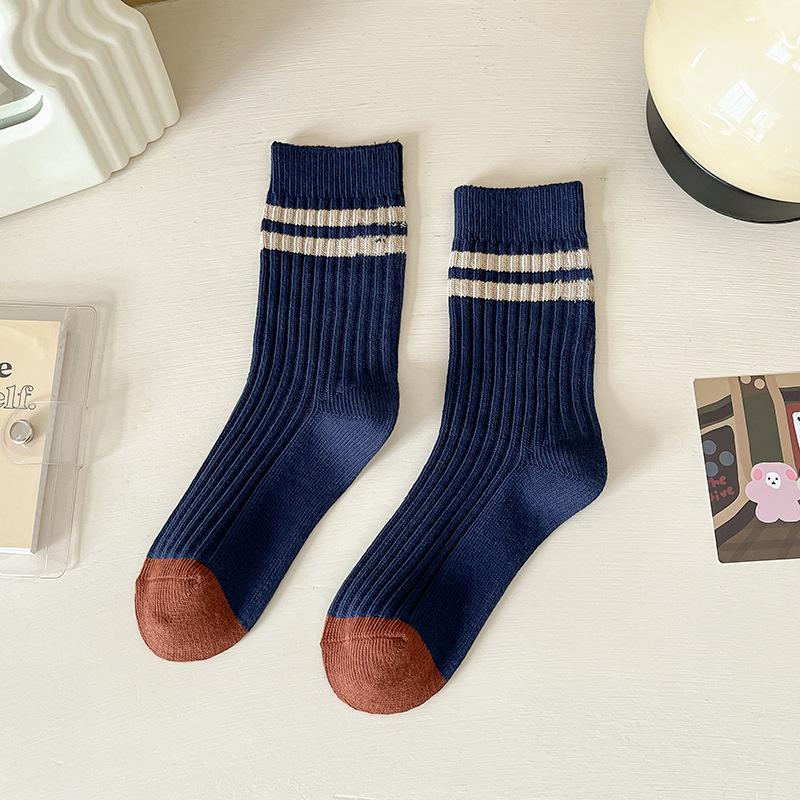 Damen Herbst Winter Verdickte Warme Trend Reine Farbe Baumwolle Buchstabenstickerei In der Röhre Frotteesocken