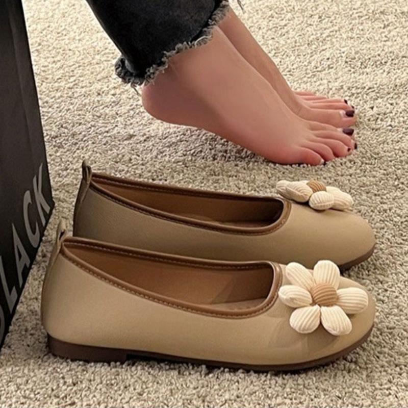 

Small fresh flower shallow mouth small leather shoes women s 2025 new soft sole non-slip spring and autumn single shoes one pedal Doudou shoes 40 хаки