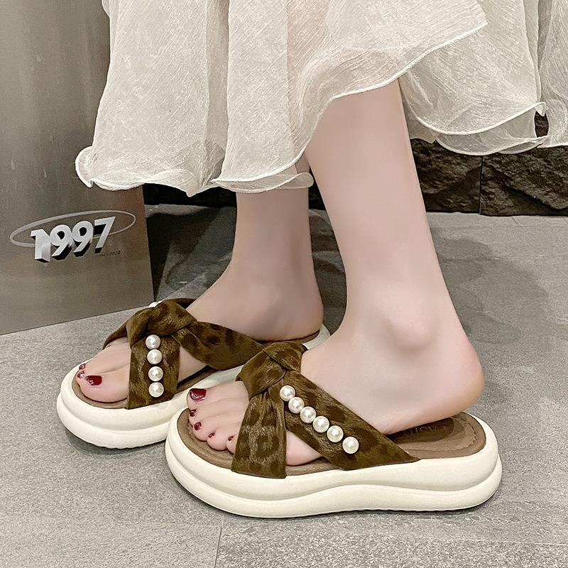 Thick-bottomed pearl slippers women's summer wear 2025 new versatile fairy style with skirt lazy one pedal sandals
