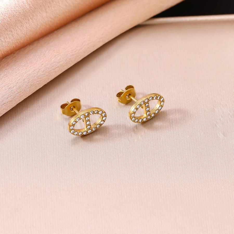 18K Gold Diamond-Studded Pig Nose Jewelry Set: Luxury Bracelet, Necklace & Earrings