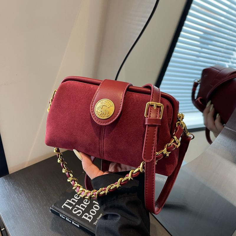 

Niche retro underarm bag women s new fashionable exquisite chain shoulder bag commuter messenger bag бордовый