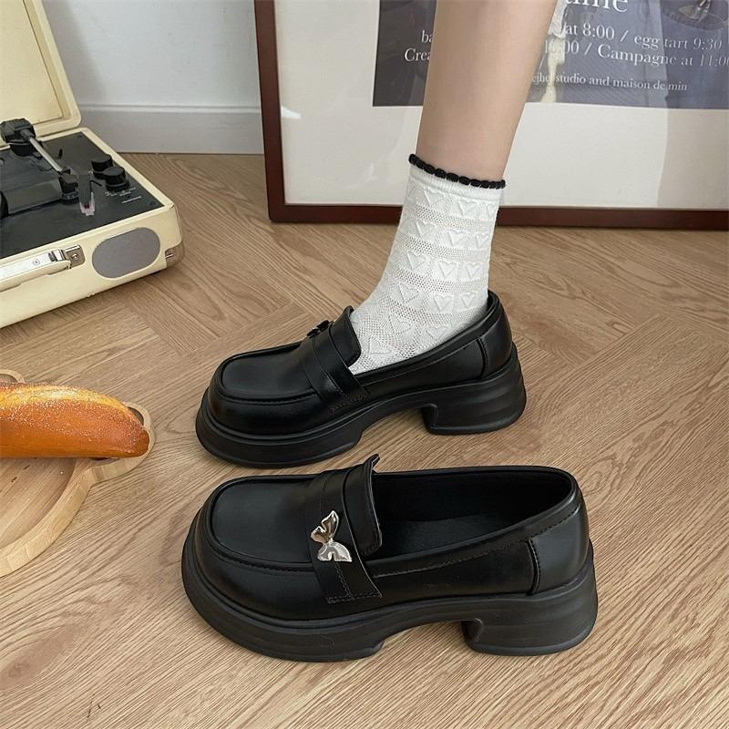 One foot on platform small leather shoes, women's tide autumn new small man with skirt student loafers