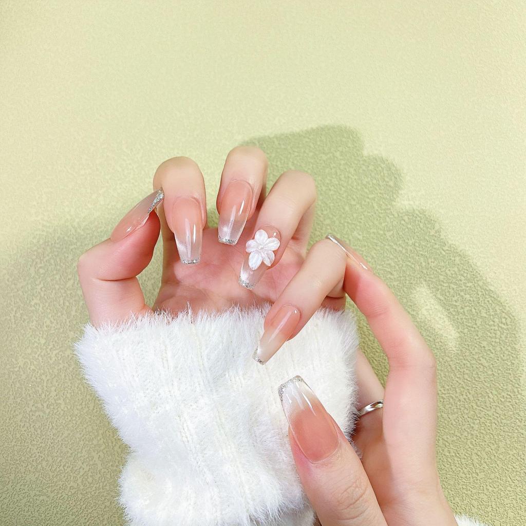 Influencer-Style Wearable Nails: High-End Translucent Gradient with 3D Flowers, Bride Style, Luxury Whitening, Handmade Hot Item