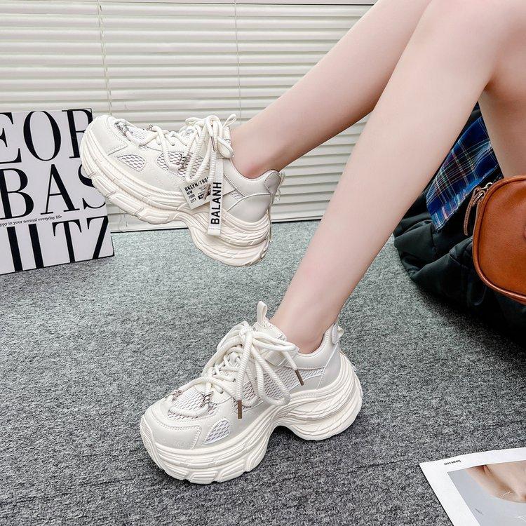Evropské populární univerzální prodyšné dad shoes dámské 2025 jaro a léto nové malé na platformě zvyšující výšku neformální sportovní boty