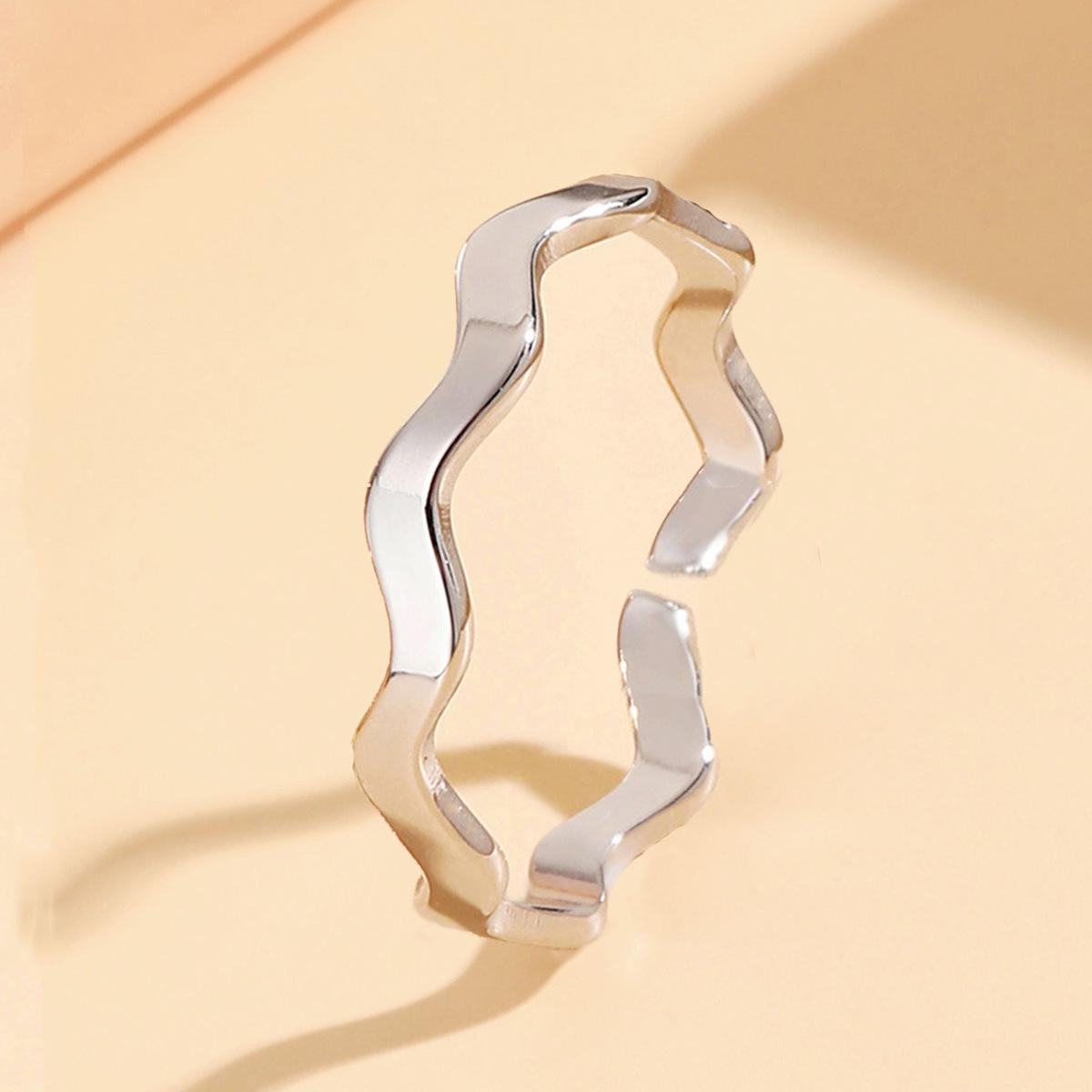 Gold Vacuum-Plated Stainless Steel Möbius Strip Wave Ring for Women - Titanium Index Finger Ring