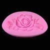Praktyczne użycie formy do ciasta o trwałej kolorystyce, łatwa do kształtowania kwiat róży