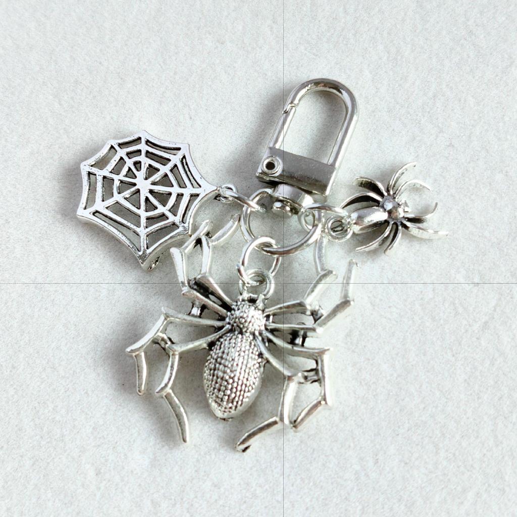 European Gothic Cobweb Spider Keychain: Halloween Retro Pendant Gift