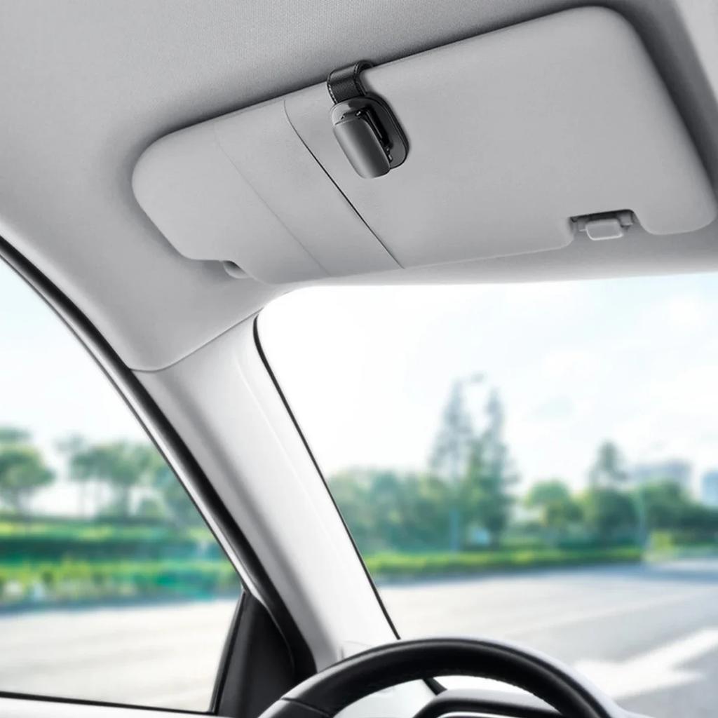 Solglasögonhållare för bilvisir Aluminium och Läder Bilglasögonhållare Klämma USB-Kabel Hängklämma Förvaringsställ för Biljettkort