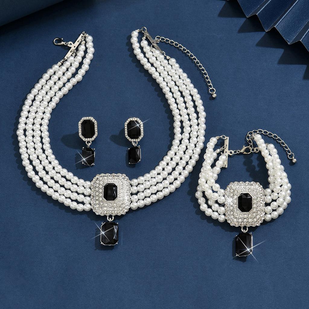 Temperament Leichter Luxus Quadratische Voll Diamant Wassertropfen Halskette Mehrschichtige Anti-Perlen Halskette Ohrringe Armband Dreiteiliges Set