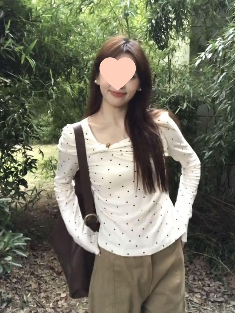 Love It! Korean Style Polka Dot Long Sleeve T-shirt - Super Hot Autumn/Winter Slimming Top for Women