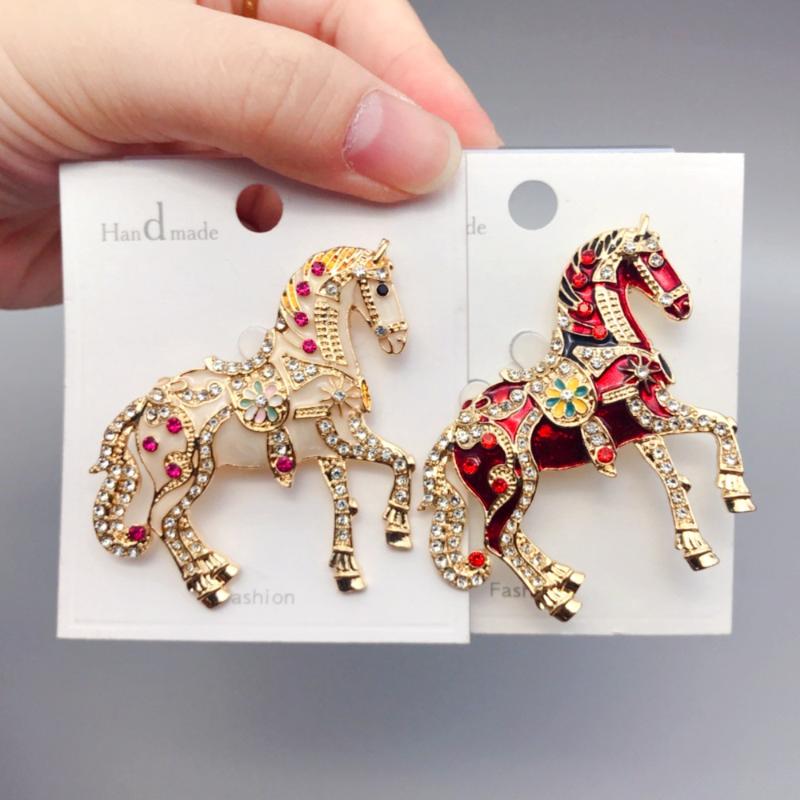 Exquisite Rhinestone Running Horse Brooches For Women Men 4-Color Enamel Animal Brooch Pins Year Of The Horse Party Jewelry Gift