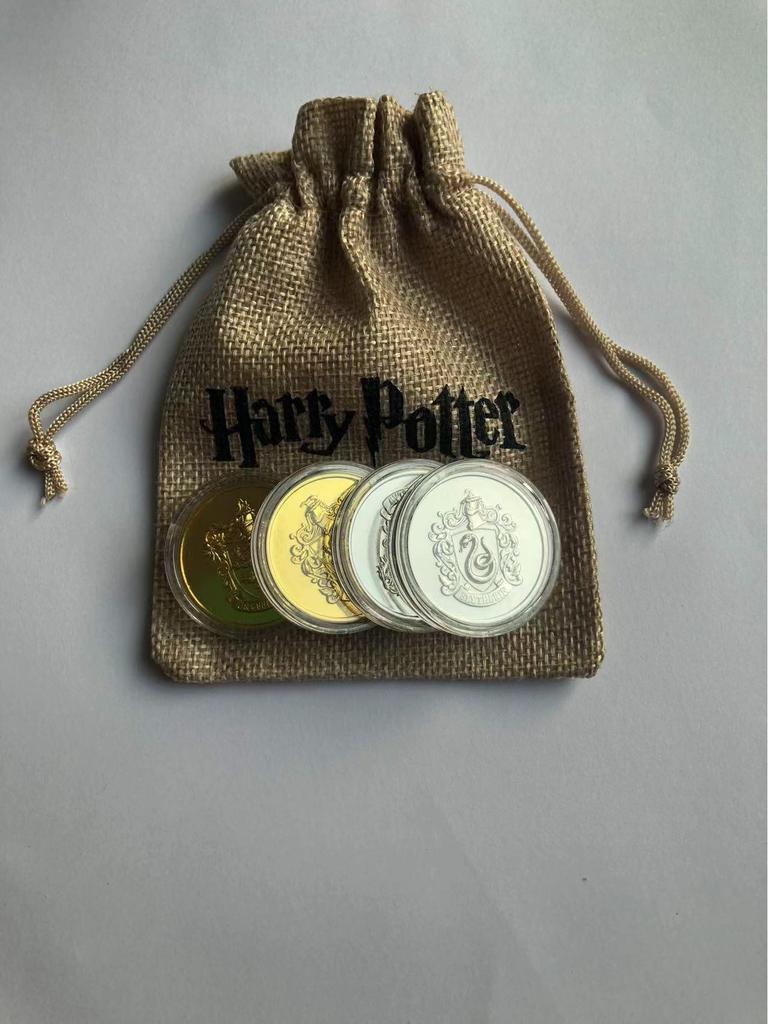 Harry Potter Gringotts Gold Galleon Coin & Elf Money Bag Badge - Creative Student Gift