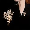 Fashion Pearl Flower Leaf Brooch Crystal Rhinestone Pin Elegant Floral Design Accessory for Women and Girls Suitable for Various Occasions