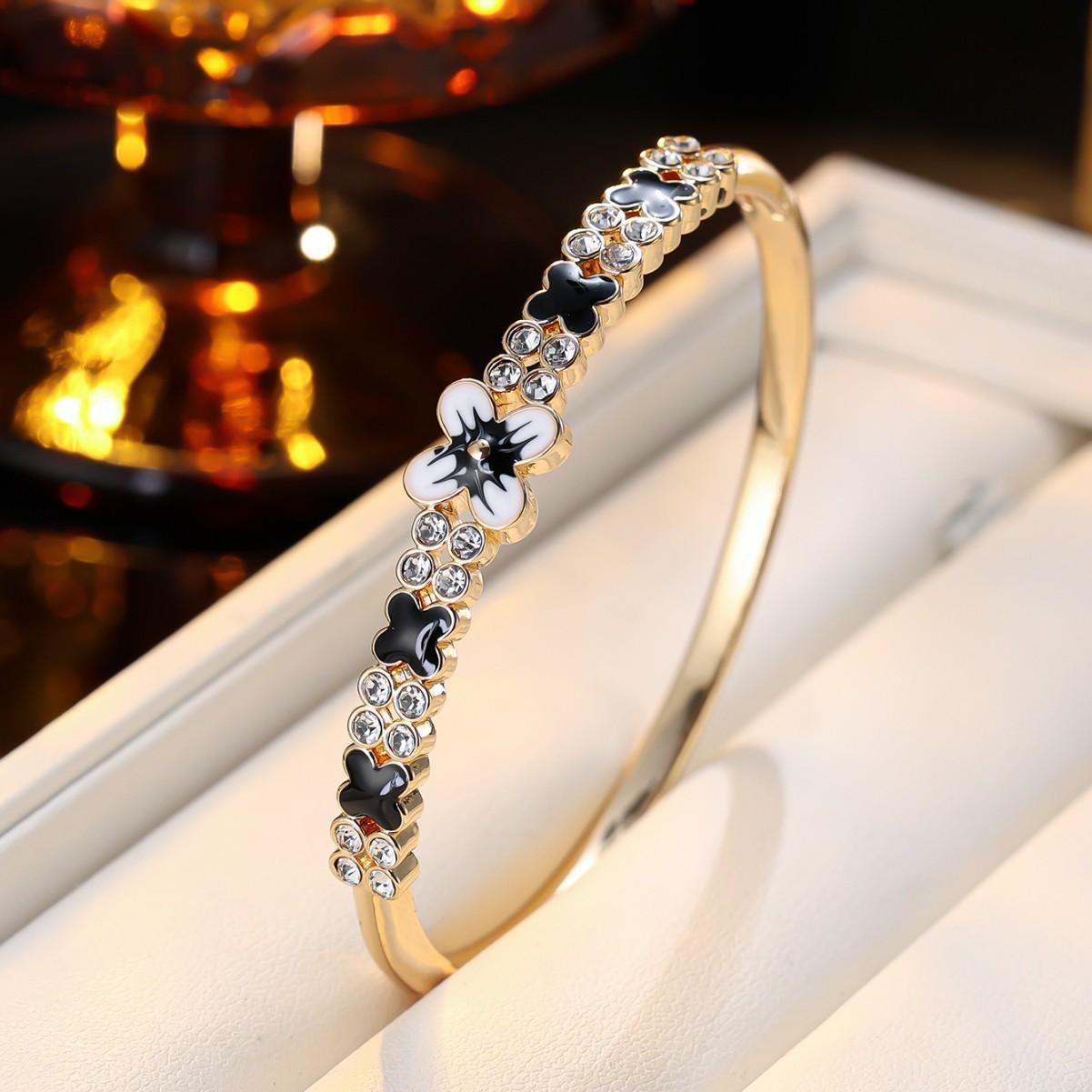 Fashionable Four-leaf Flower Bracelet for Women, Exquisite, Cute, Versatile and Simple for Daily Use 18CM