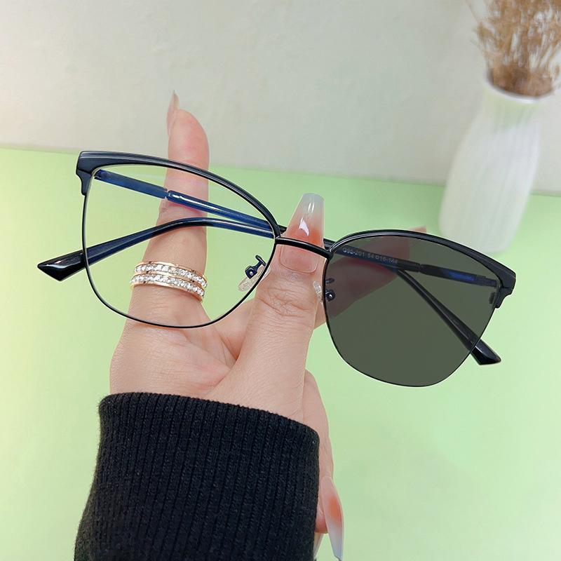 New Color Change Anti-blue Light Glasses Retro Metal Fashion Cat Eye Flat Light Mirror Men And Women 56016