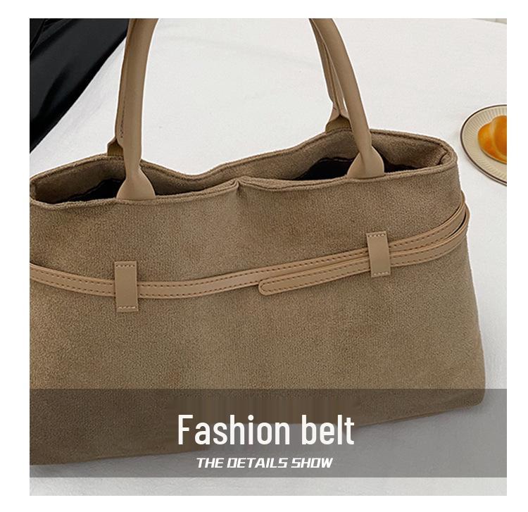 2026 Damen-Handtasche mit Wildleder-Riemen und mattem Leder: Lässig, Retro, Achselhöhlen-Stil