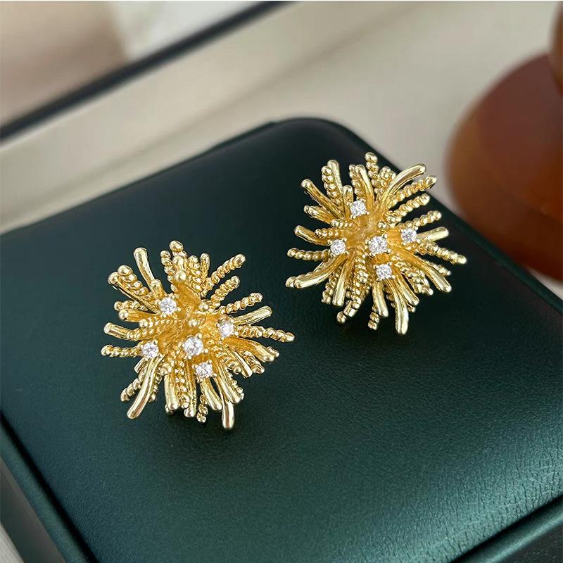 Luxusní náušnice s květinami z kamínků pro ženy Trendy zlaté kovové květinové puzetové náušnice Svatba Párty Elegantní korejské šperky