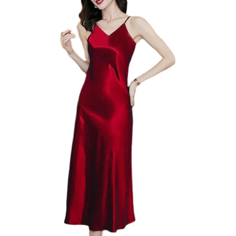 Frühling und Sommer 2026 neues Temperament V-Ausschnitt Trägerkleid Damen mittel und lang sexy Satinboden mit langem Rock