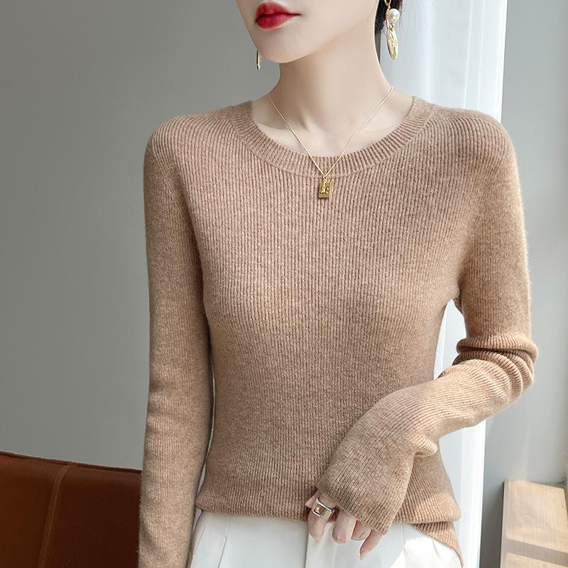 A New Slimming and Form-fitting Knitted Sweater for Autumn and Winter A Solid Color Round-neck Base Layer with A Sweater As An Inner Layer