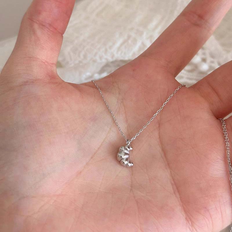 2025 Koreanische Zinklegierung Farbe Croissant Anhänger Halsketten Für Frauen Mädchen Mode Kreativ Schlüsselbeinkette Charm Halskette Zirkon