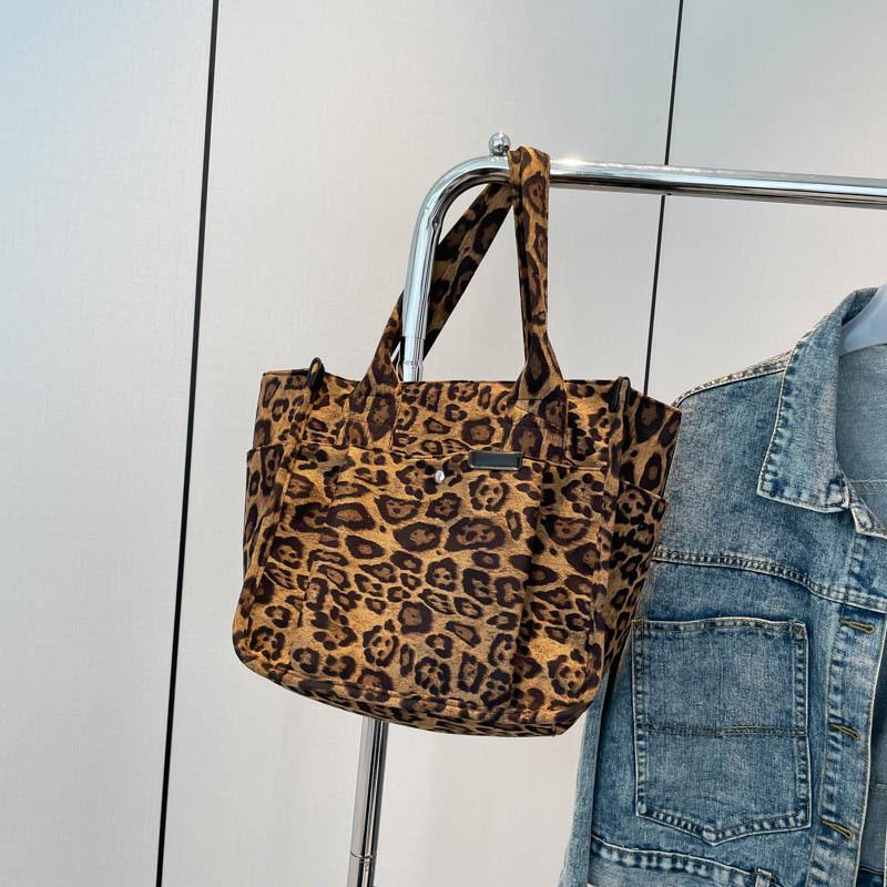 

2025 большая вместимость сумка для покупок нишевый дизайн клетчатая сумка сумка-тоут на плечо сумка подмышку женская сумка для通勤 коричневый