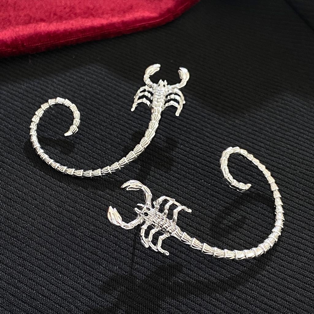 Gothic Black Scorpion Ear Cuff Punk Hip Hop Simulation Scorpion Ear Wrap Fashion Halloween Party Statement Non Piercing Ear Jewelry for Women Men