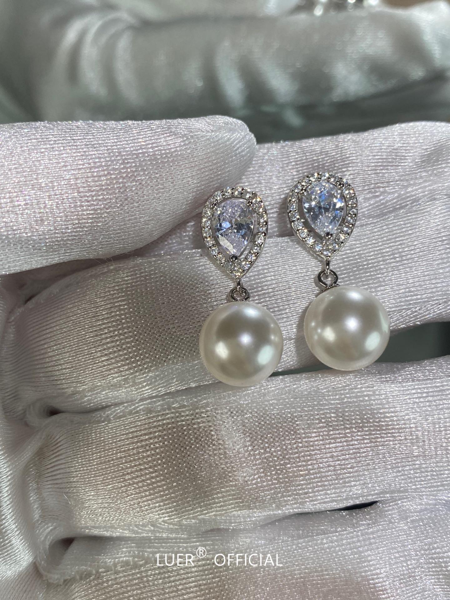French elegant sparkling diamond water drop classic Shijia round strong light pearl S silver stud earrings personalized senior women
