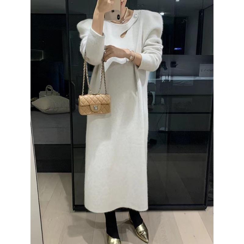 

Niche design sense hollow sweater dress women s autumn and winter new lazy wind knitted sweater medium and long skirt One size fits all [90-65kg]