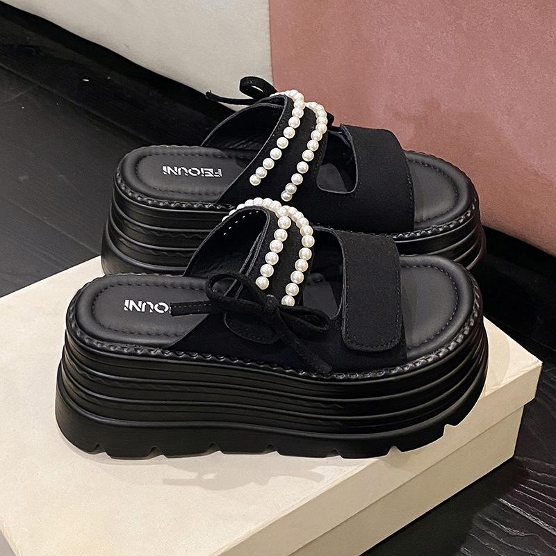 2025 new pearl fairy thick-soled cool slippers women wear small cross-heeled soft-soled slippers in summer