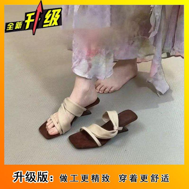 Fashion Versatile Niche Design Sense Retro Cool Slippers Women's 2025 Summer New Square Head Open Toe Special-shaped Heel Sandals