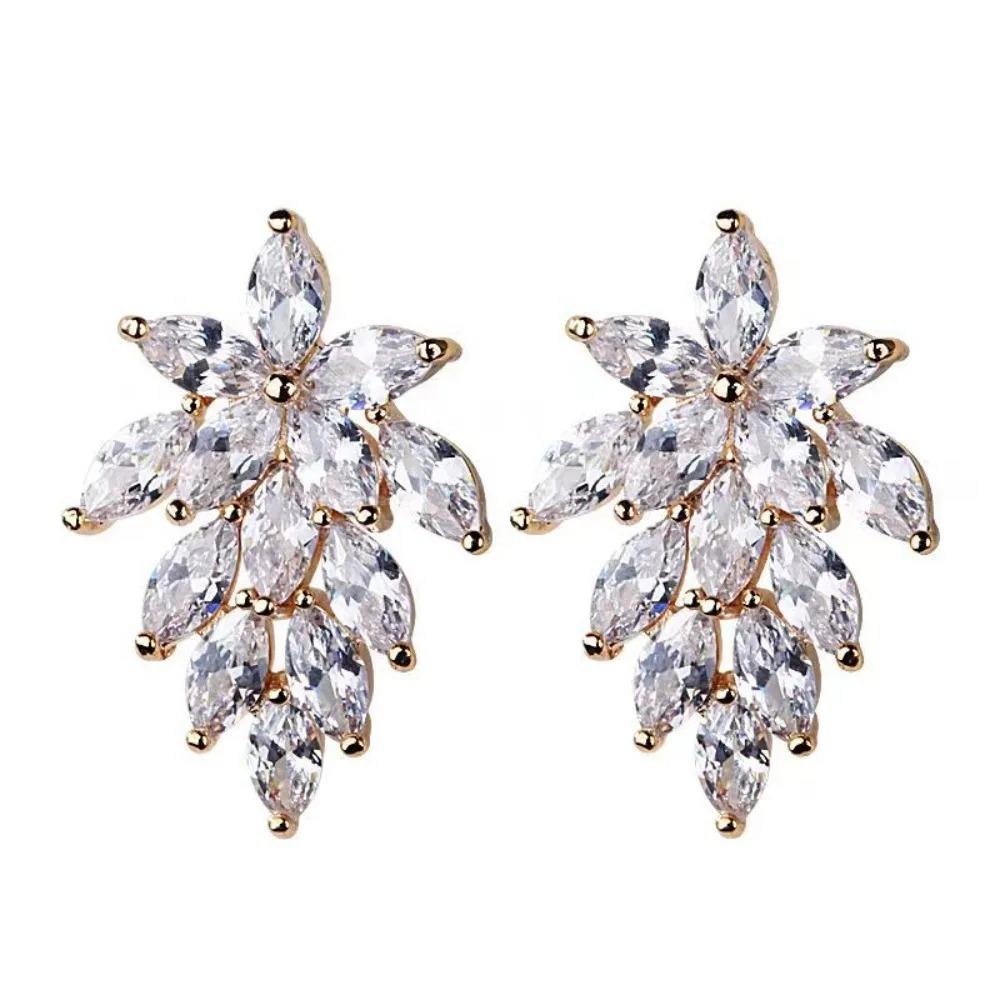 Exquisite Luxury Geometry Full of Zircons Shining Leaves Shape Stud Earring for Women Korea Temperament Jewelry Accessory Gifts