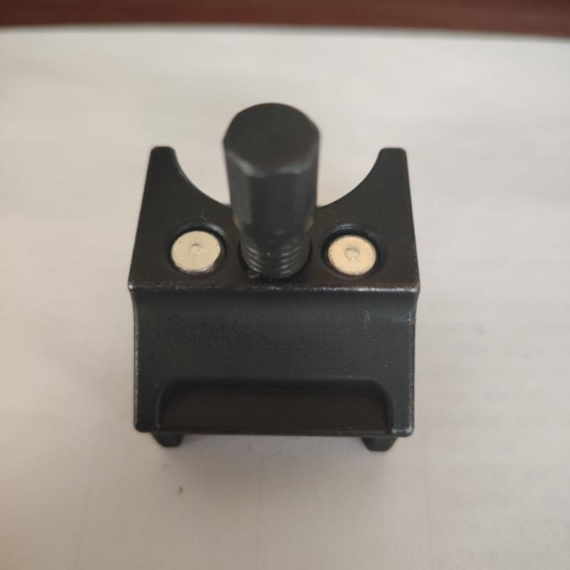 Werkzeug zum Auseinanderziehen der Radaufhängung, zum Spreizen der Achsschenkel und zum Entfernen der Federbeine sowie hydraulischer Stoßdämpfer