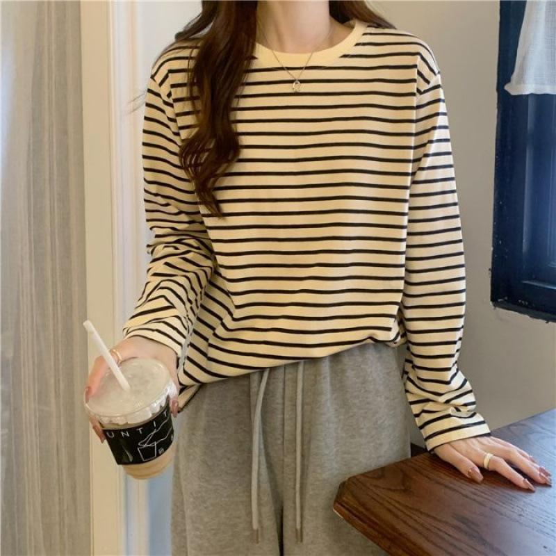 This Thin, Round-neck, Loose, Slimming, Versatile Long-sleeved T-shirt Is A Fashionable Striped Base Layer for Women in Autumn and Winter