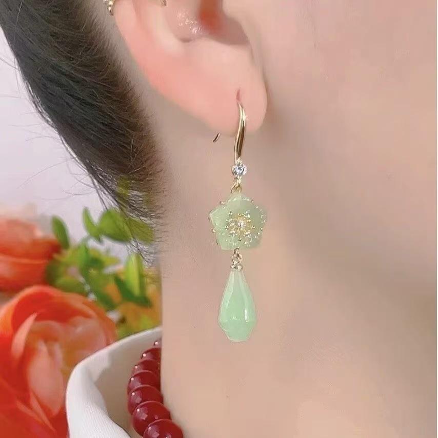 Green Magnolia Flower Water Drop Earrings: Luxurious, Exquisite, Versatile Ear Studs with an Elegant Ancient Chinese Style