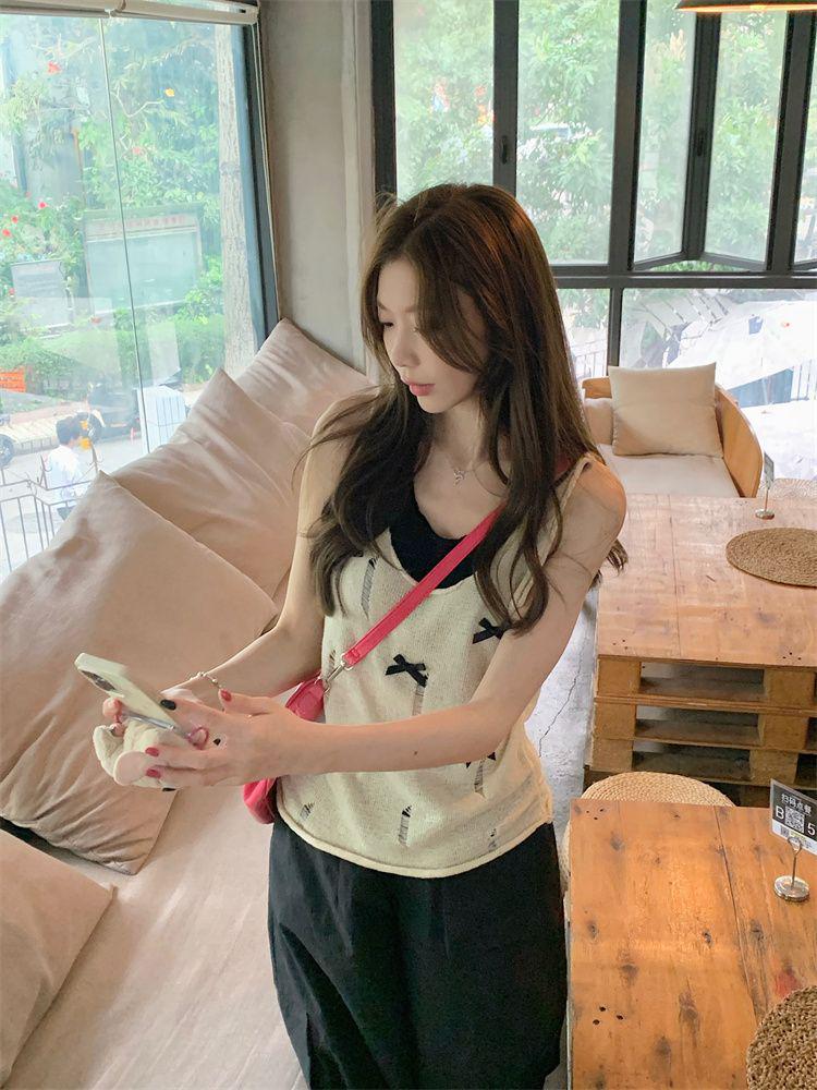 Women's Color-Block Bow Top: Slim Fit Summer Knit with Rolled Hem and Ripped Design