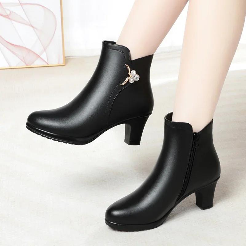 Fashion 6cm Fashion Breathable Business Casual Med Block Heels Shoes Winter 2025 Black Soft Leather Short Ankle Snow Boots for Work Mom