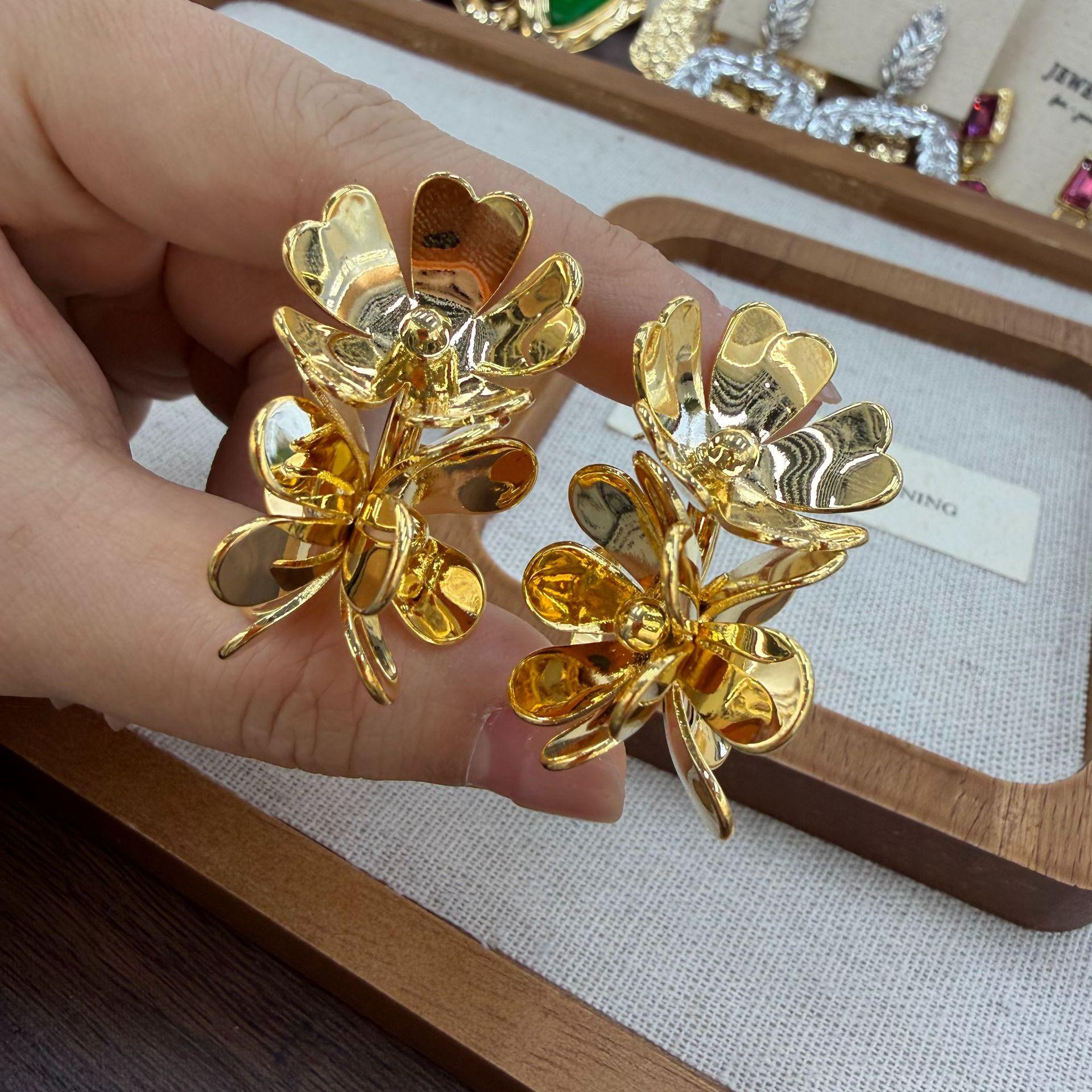 Fashion Exaggerated Flower Earrings Women S Atmosphere Light Luxury High Sense Niche Internet Celebrity Earrings Jewelry