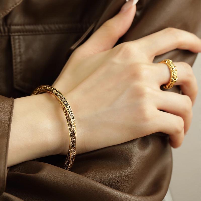 Möbius Pattern Distressed Retro Bracelet - Women's Versatile High-End Hand Jewelry