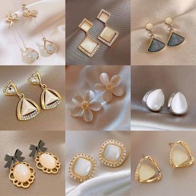 Silver Needle Elegant Small Fragrant Style Opal Earrings Niche Fashion Temperament Flower Stud Earrings Versatile Design Sense Earrings Women