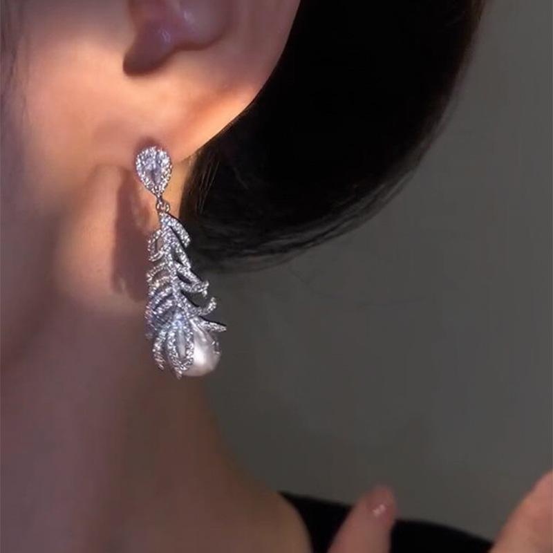 Silver Needle Pearl Stud Earrings with Cubic Zirconia Leaf Pendant - Fashionable, Luxurious, and Exquisite Design