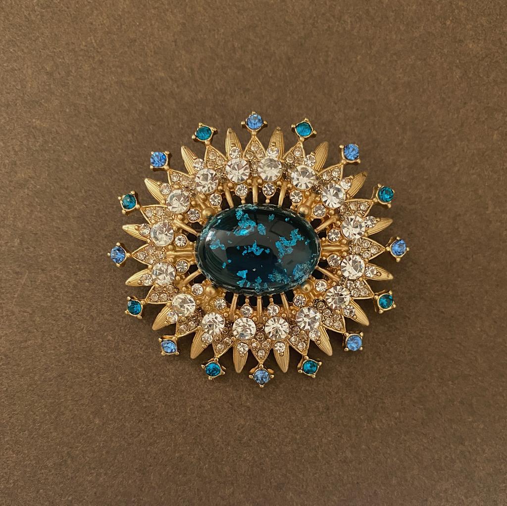 Femmes Hommes Vintage Classique Industrie Lourde Épingles Broche Plein Cristal Style Palais Design Milieu Papillon Cerf Accessoires