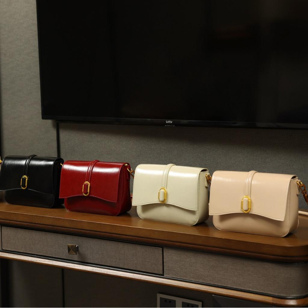 High-quality niche design bag 2025 new women's bag popular versatile crossbody bag single shoulder underarm small square bag