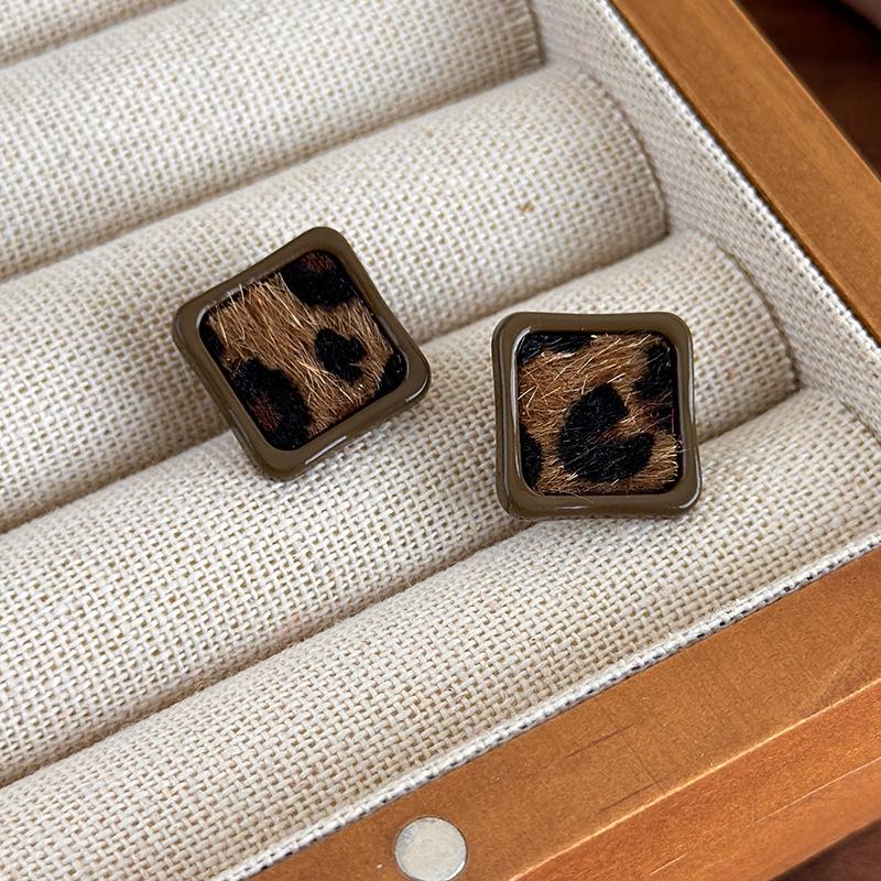 2025 Trendy Vintage Irregular Geometric Plush Leopard Print Stud Earrings For Women Party Trendy Autumn Winter Charm Accessories