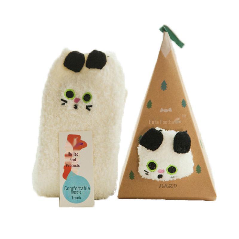 Calcetines Navideños Acogedores de Forro Polar de Coral: Bordado de dibujos animados 3D grueso, Forro polar en la mitad lateral, Ideal para el hogar