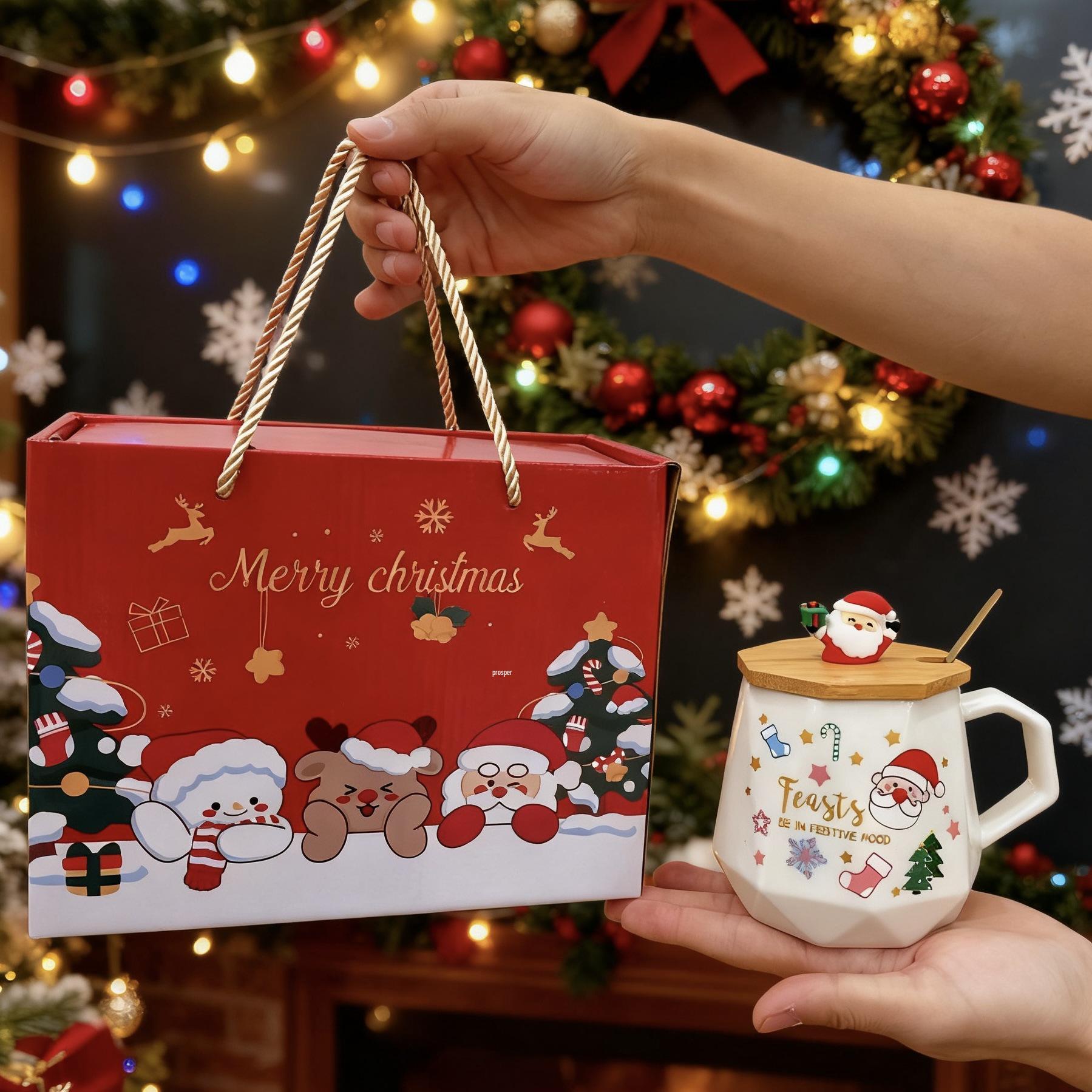 

Santa Claus Ceramic Mug Gift Set: Constant Temperature, Large Capacity, High-Quality Cartoon Christmas Cup. 301-400ml