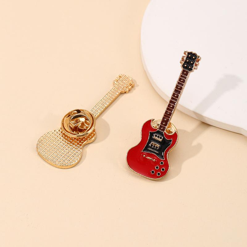 Gitar Şeklinde Broş İğnesi: Mezuniyet Hediyesi & Moda Aksesuarı